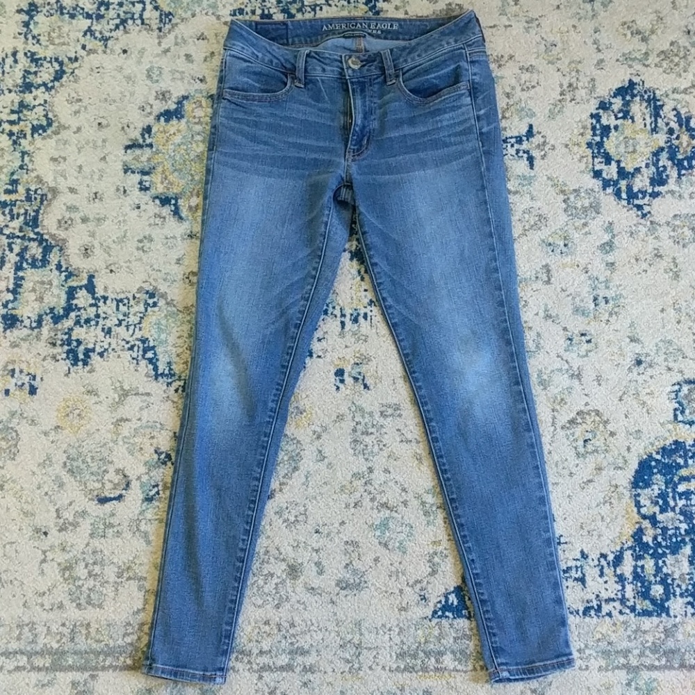 AE Super Stretch Jeggings in Medium Wash - Size 6R